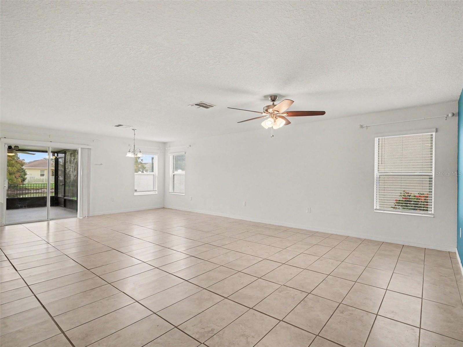 10439 LAGUNA PLAINS DR — photo 9