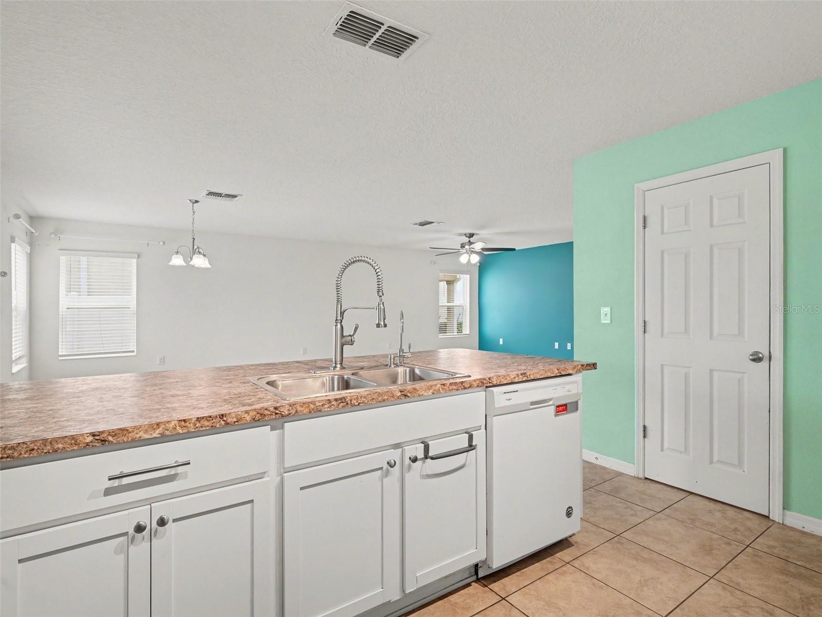10439 LAGUNA PLAINS DR — photo 15