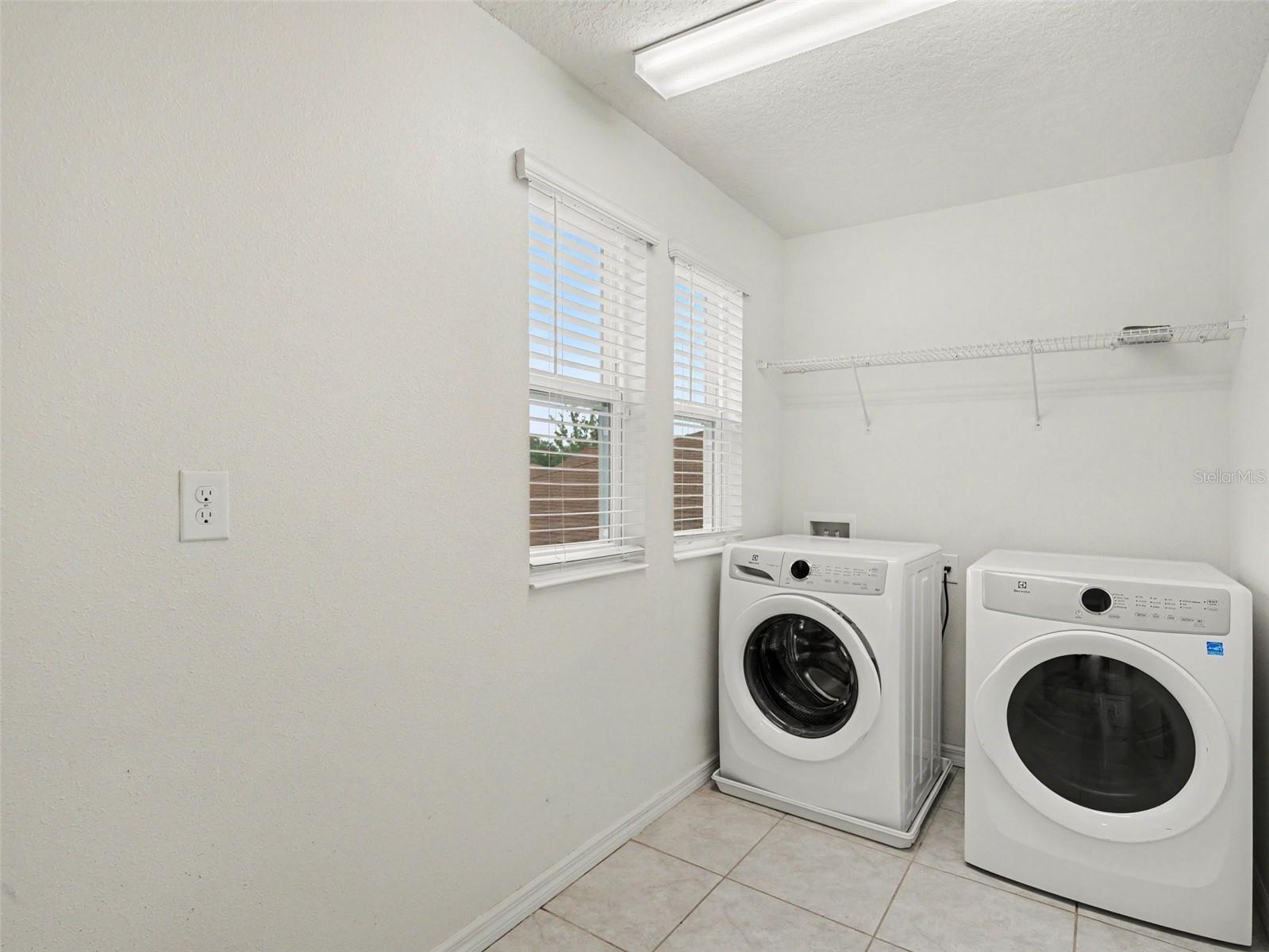 10439 LAGUNA PLAINS DR — photo 34
