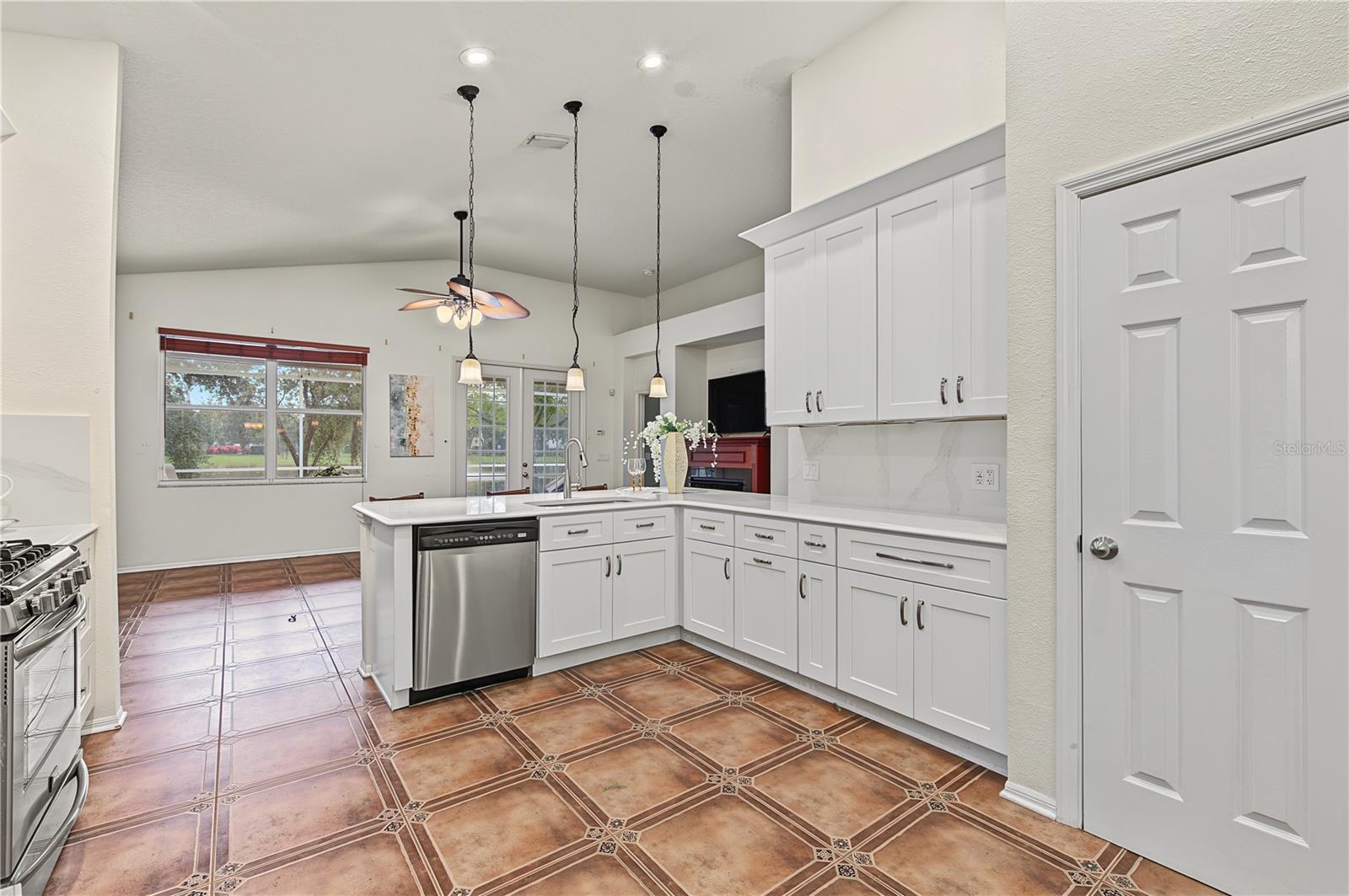 8417 FENWICK AVE — photo 10