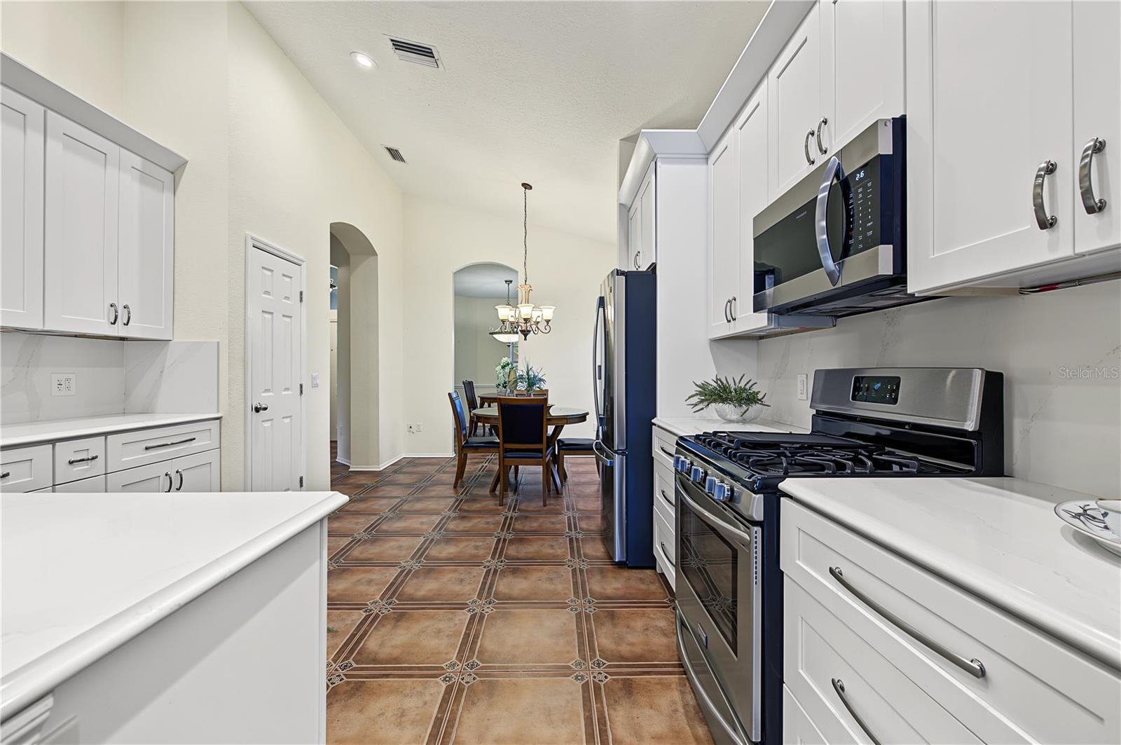 8417 FENWICK AVE — photo 13