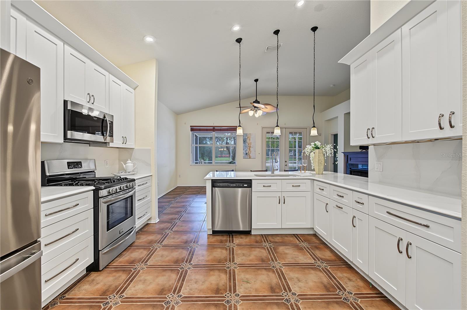 8417 FENWICK AVE — photo 11