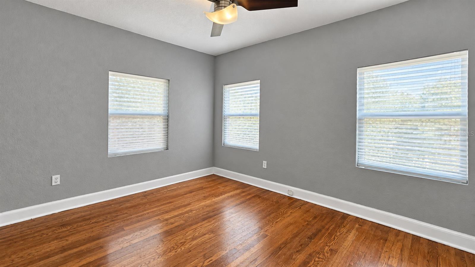936 E SHADOWLAWN AVE — photo 16