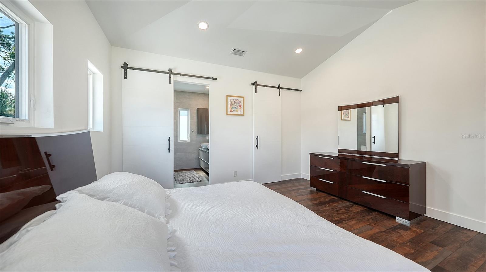 327 ROBERTS RD — photo 30
