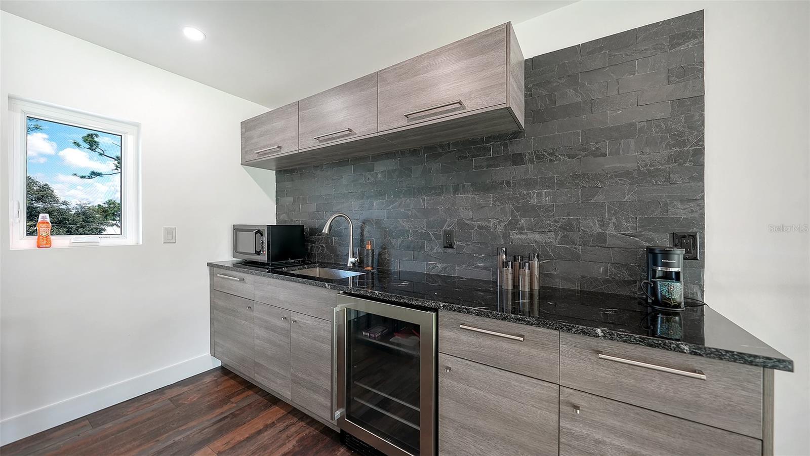 327 ROBERTS RD — photo 18