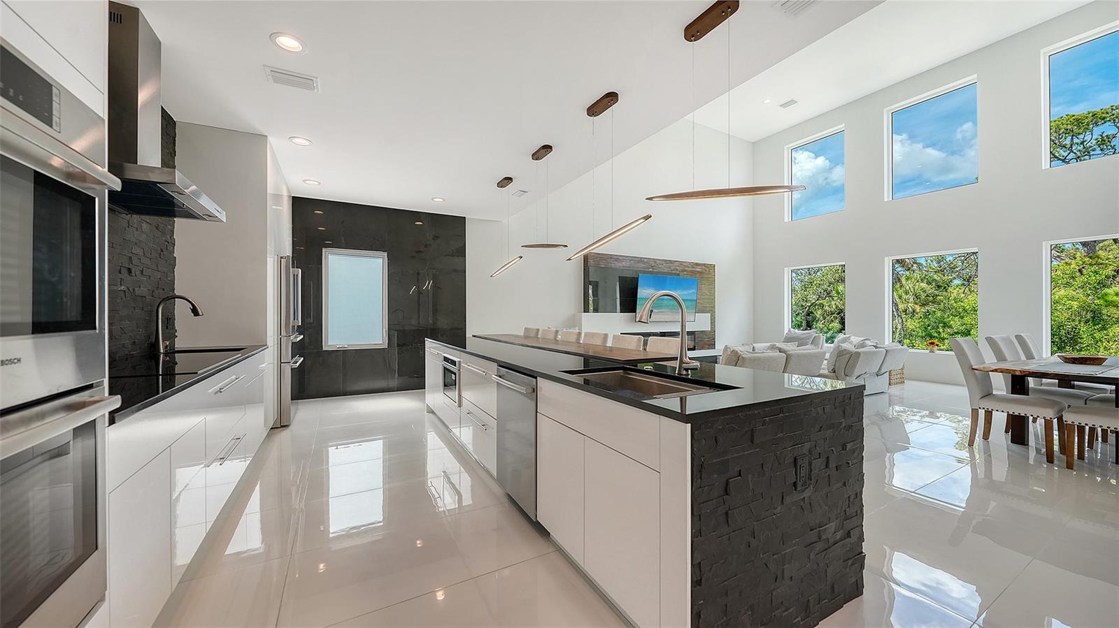 327 ROBERTS RD — photo 10