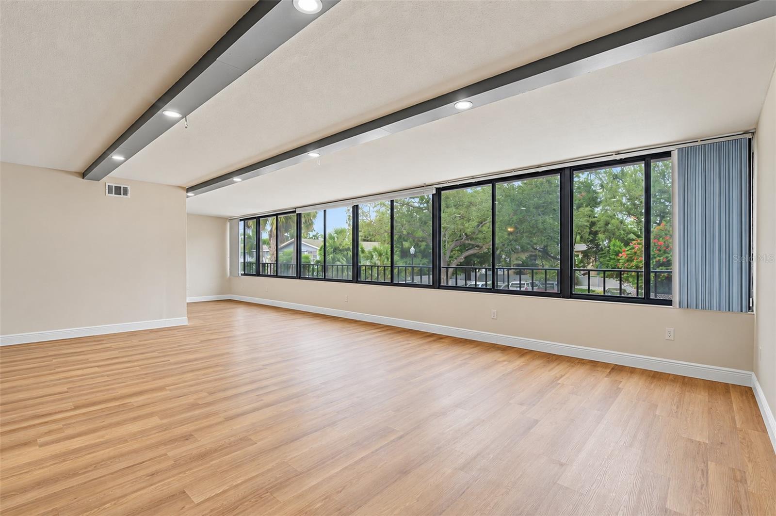 3211 W SWANN AVE #203 — photo 35
