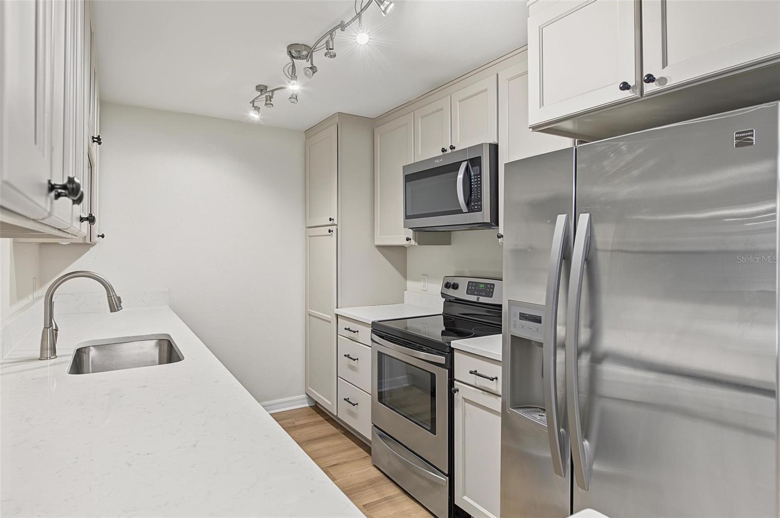 3211 W SWANN AVE #203 — photo 8