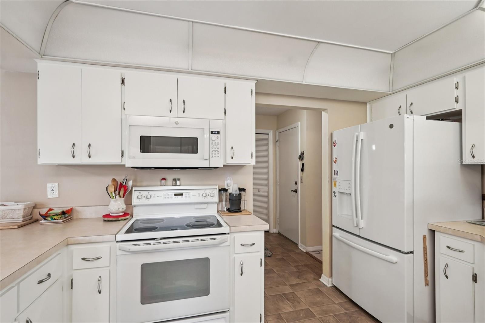 1805 NEW BEDFORD DR — photo 14