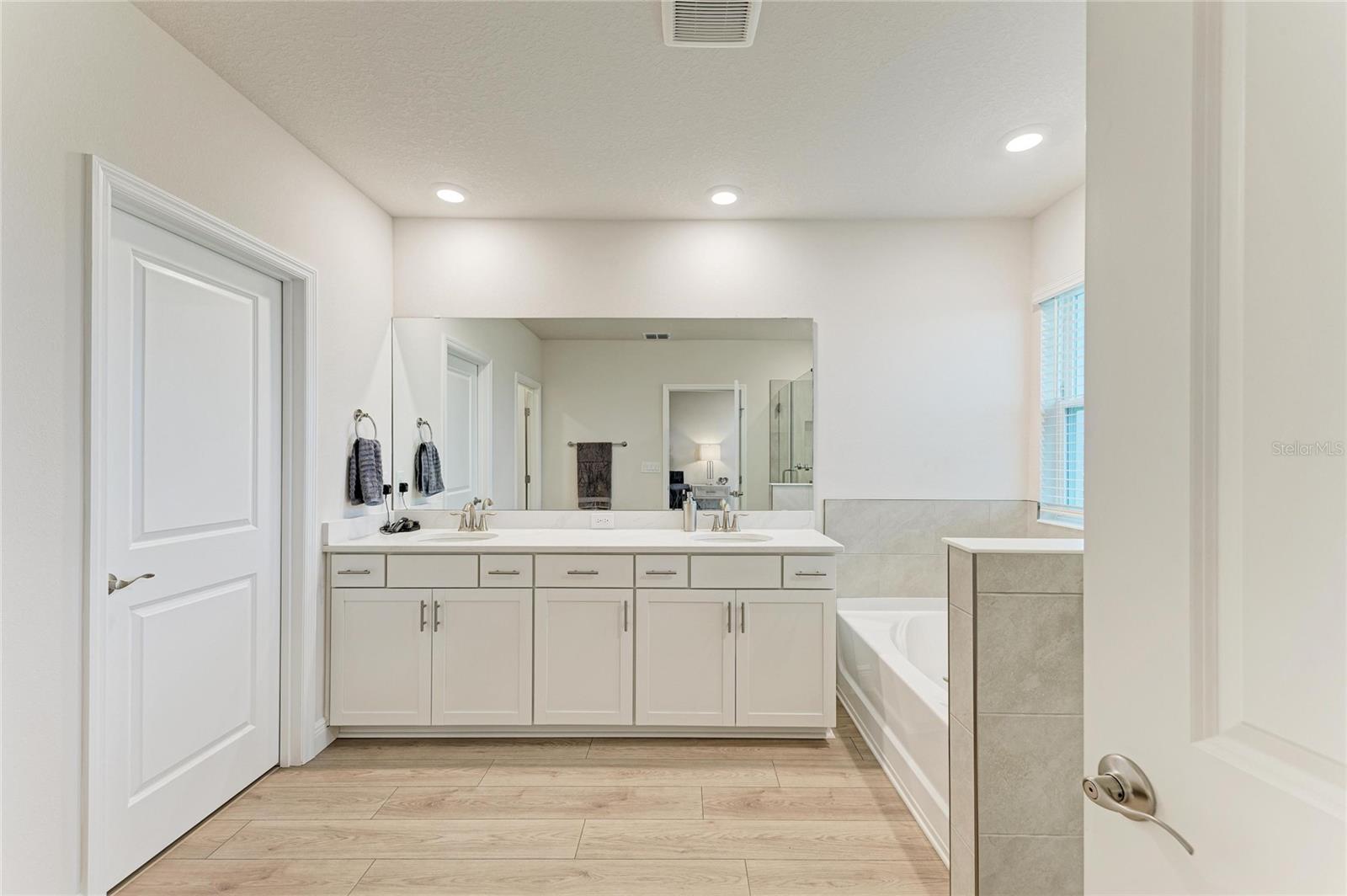 18211 THISTLEBERRY PL — photo 38