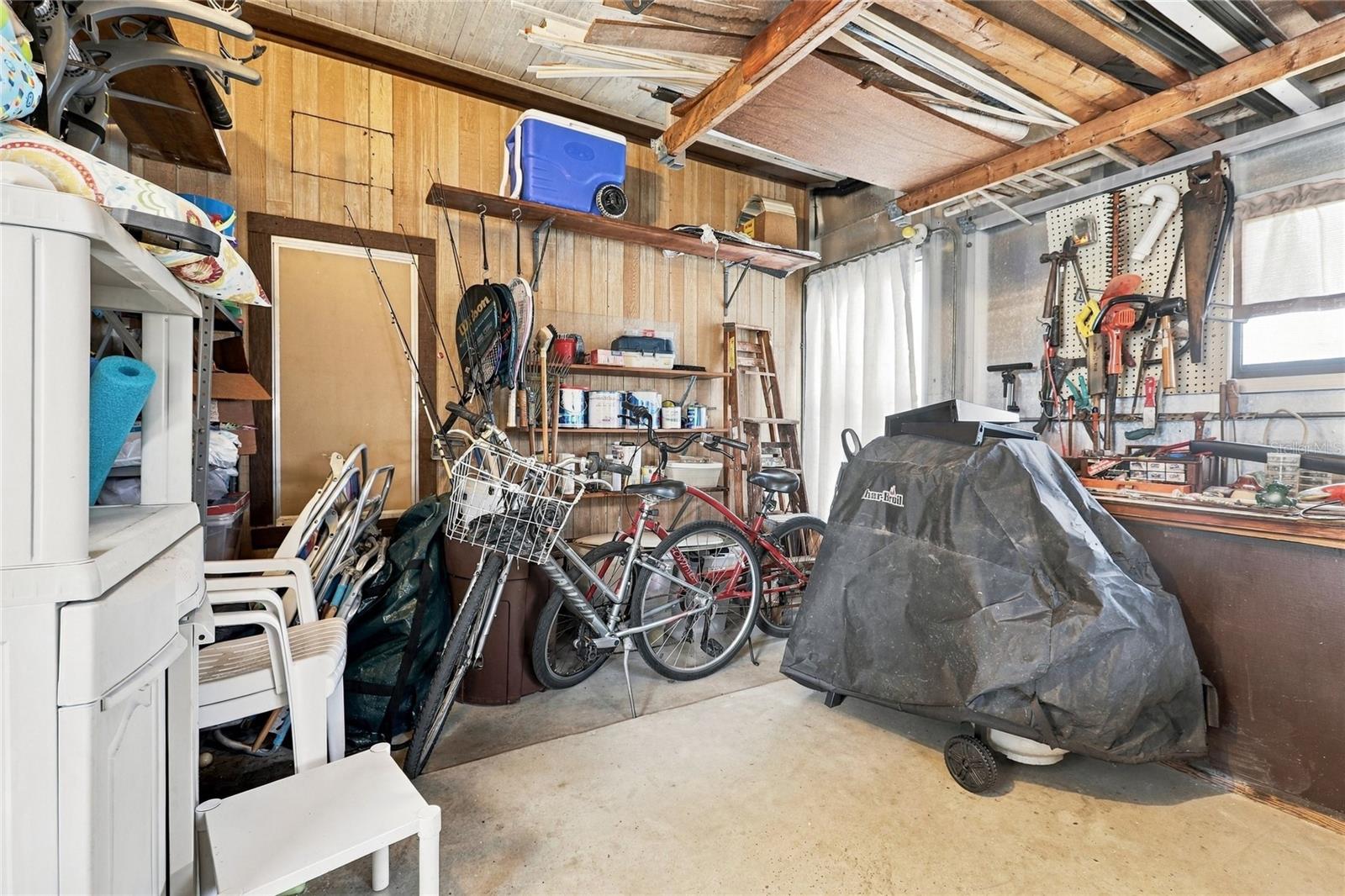 266 CAMELOT DR — photo 36