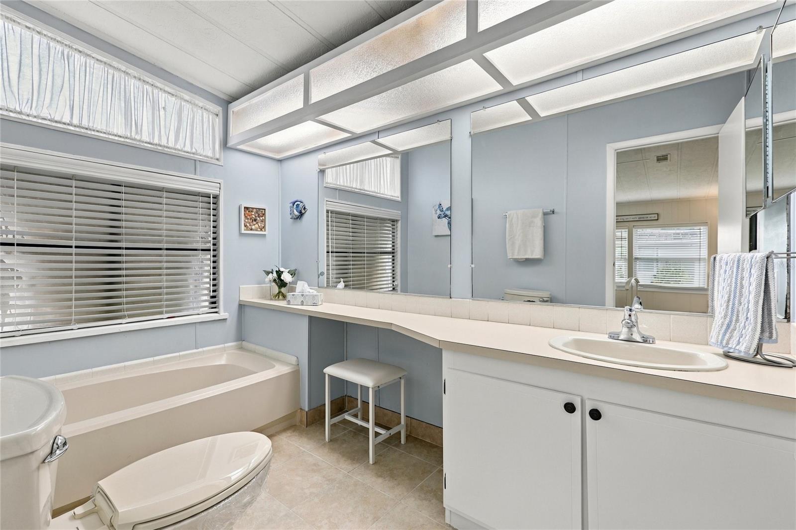 266 CAMELOT DR — photo 27