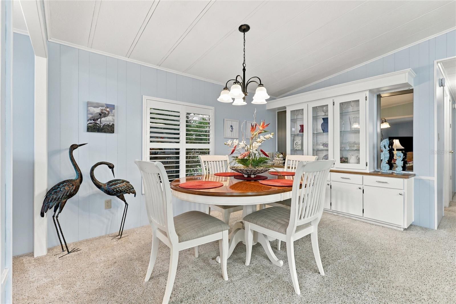 266 CAMELOT DR — photo 16