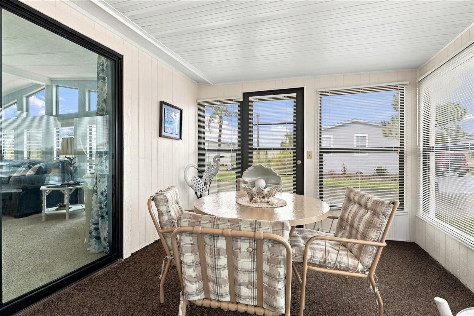 266 CAMELOT DR — photo 30