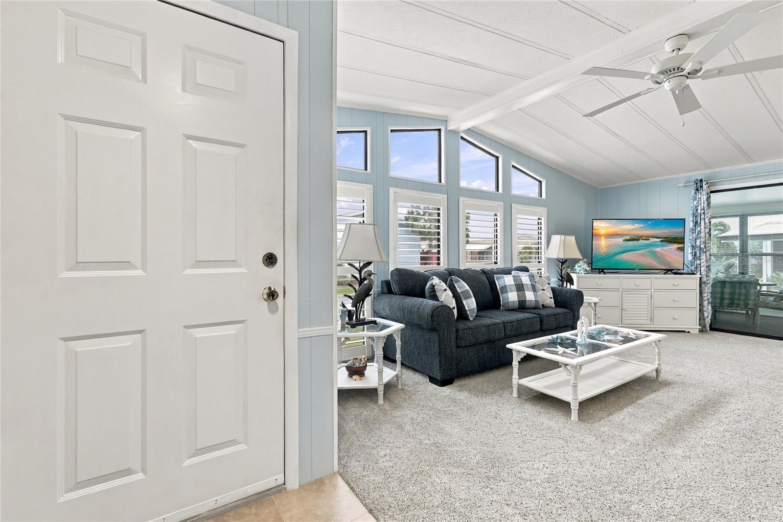266 CAMELOT DR — photo 7