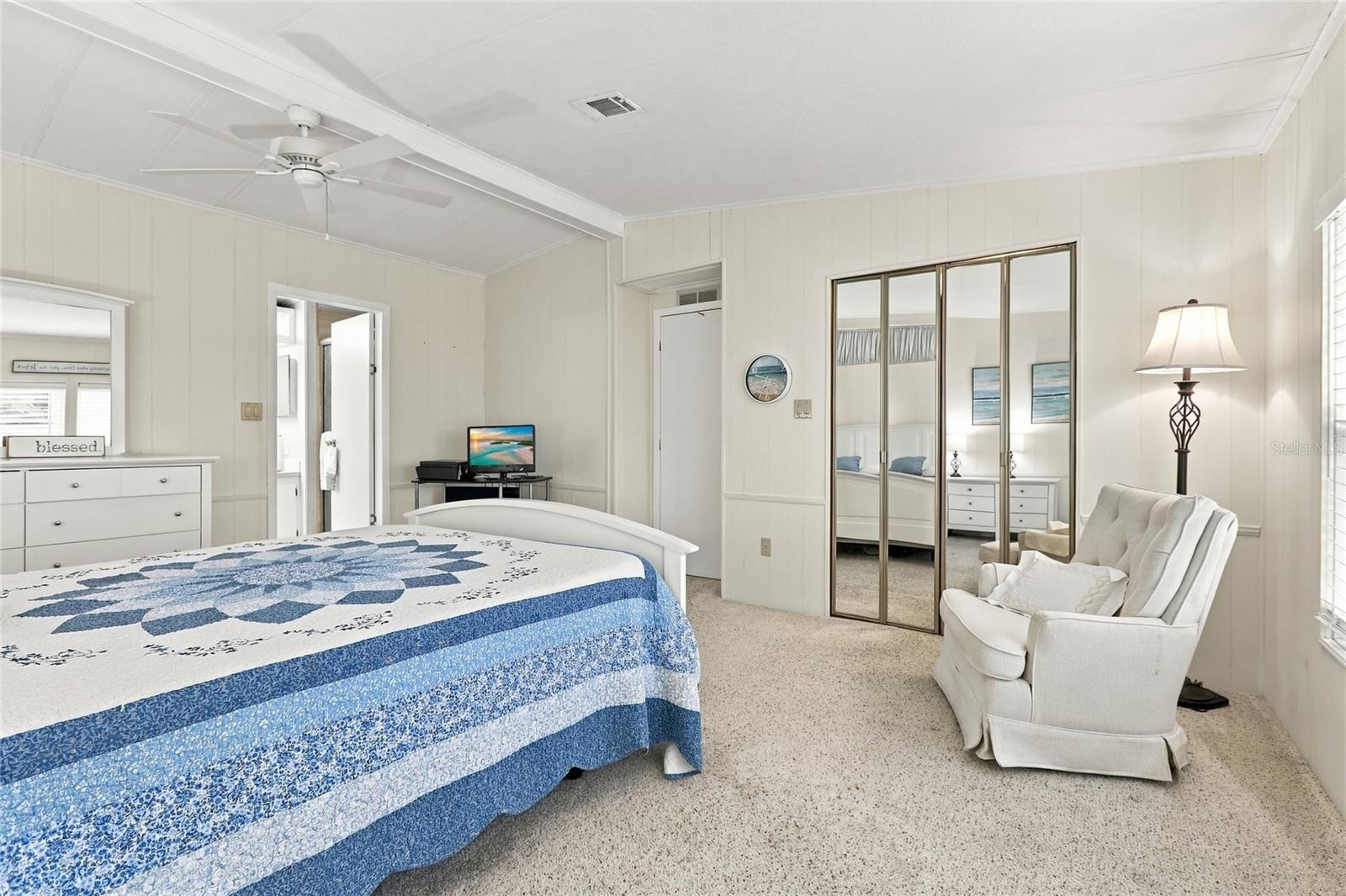 266 CAMELOT DR — photo 25