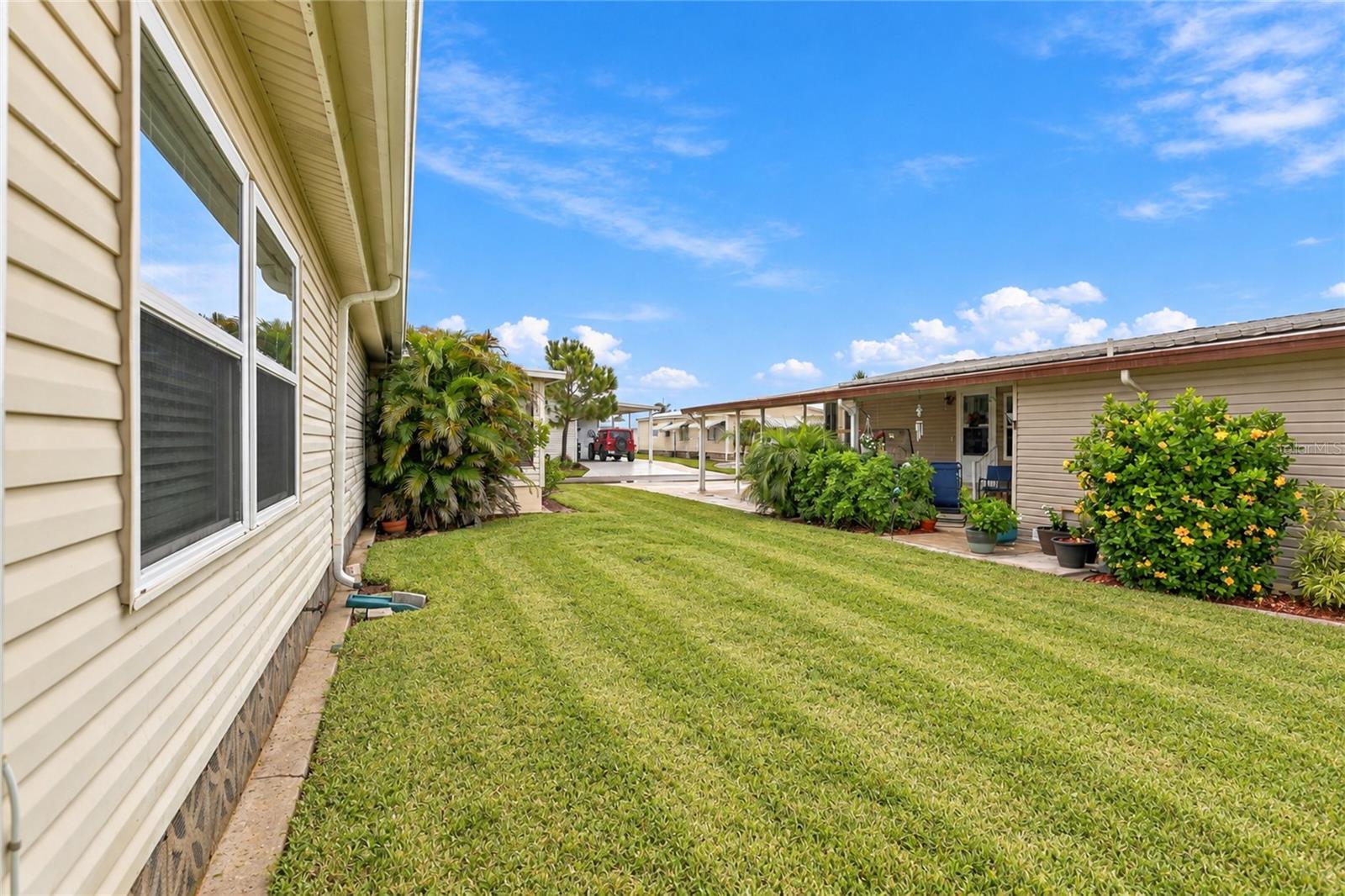 266 CAMELOT DR — photo 40