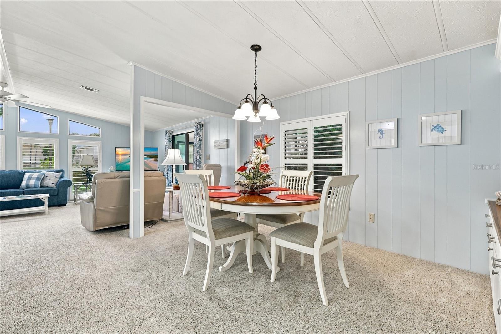 266 CAMELOT DR — photo 17