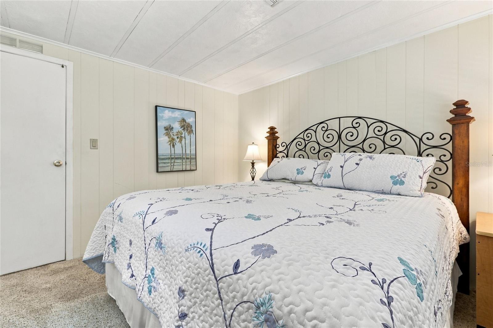 266 CAMELOT DR — photo 21