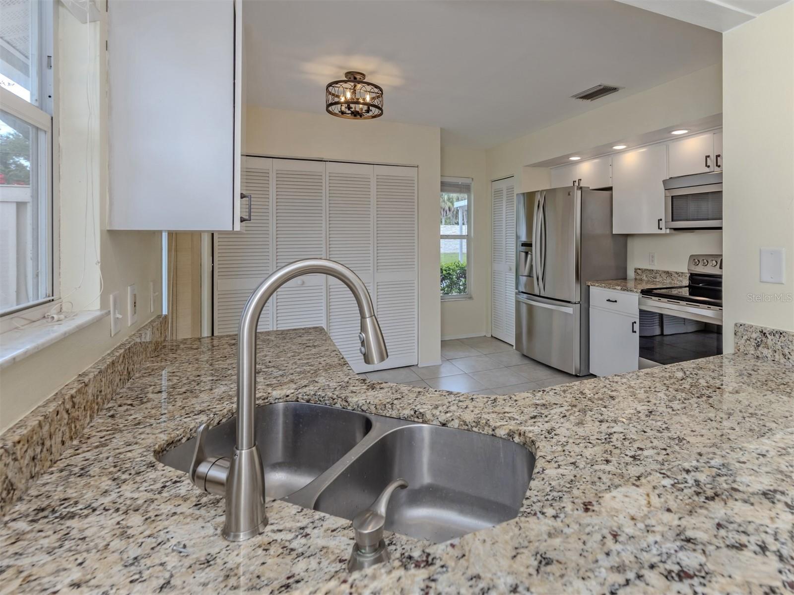 860 CHATHAM DR #860 — photo 11