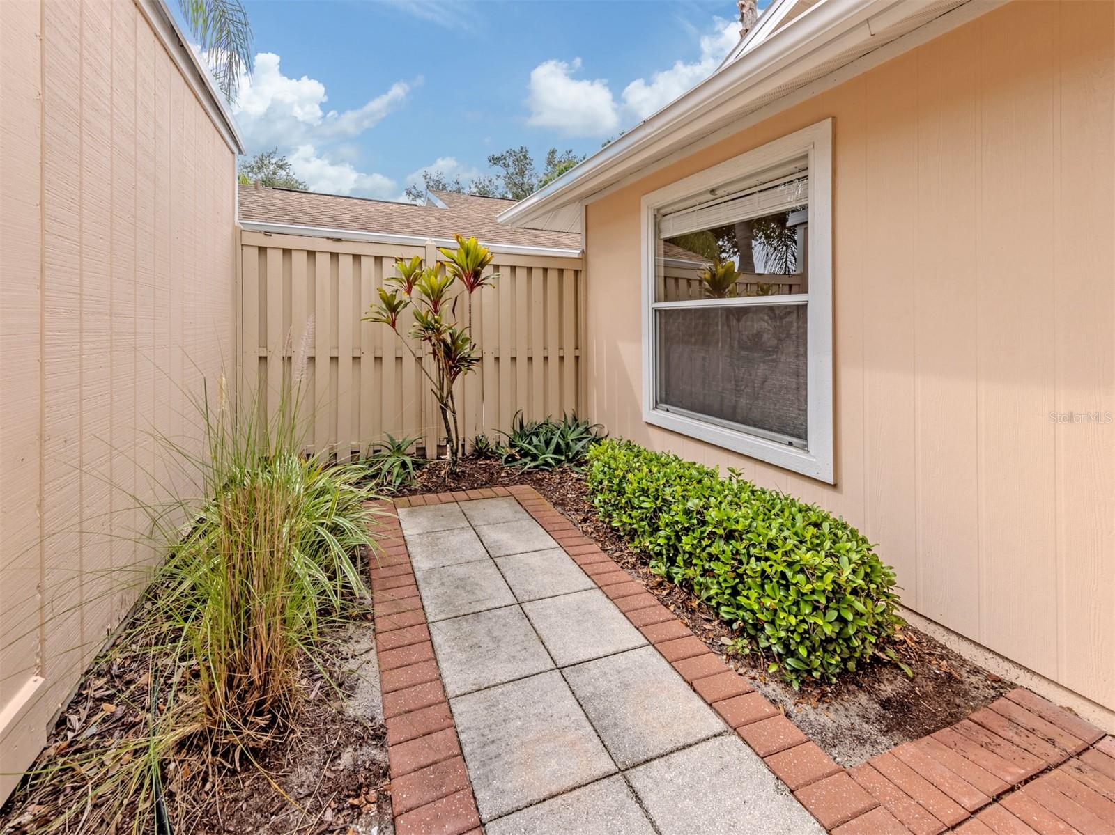 860 CHATHAM DR #860 — photo 5