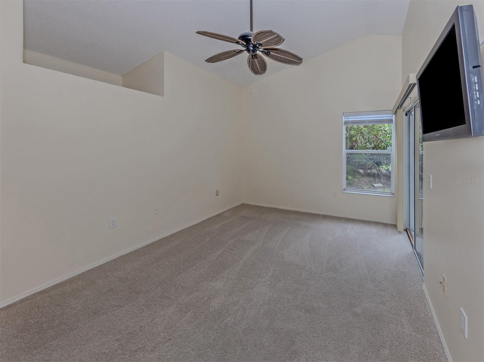 860 CHATHAM DR #860 — photo 16