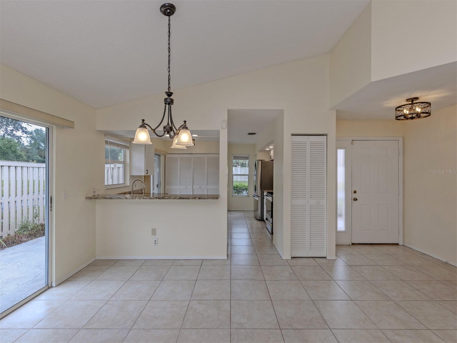 860 CHATHAM DR #860 — photo 9
