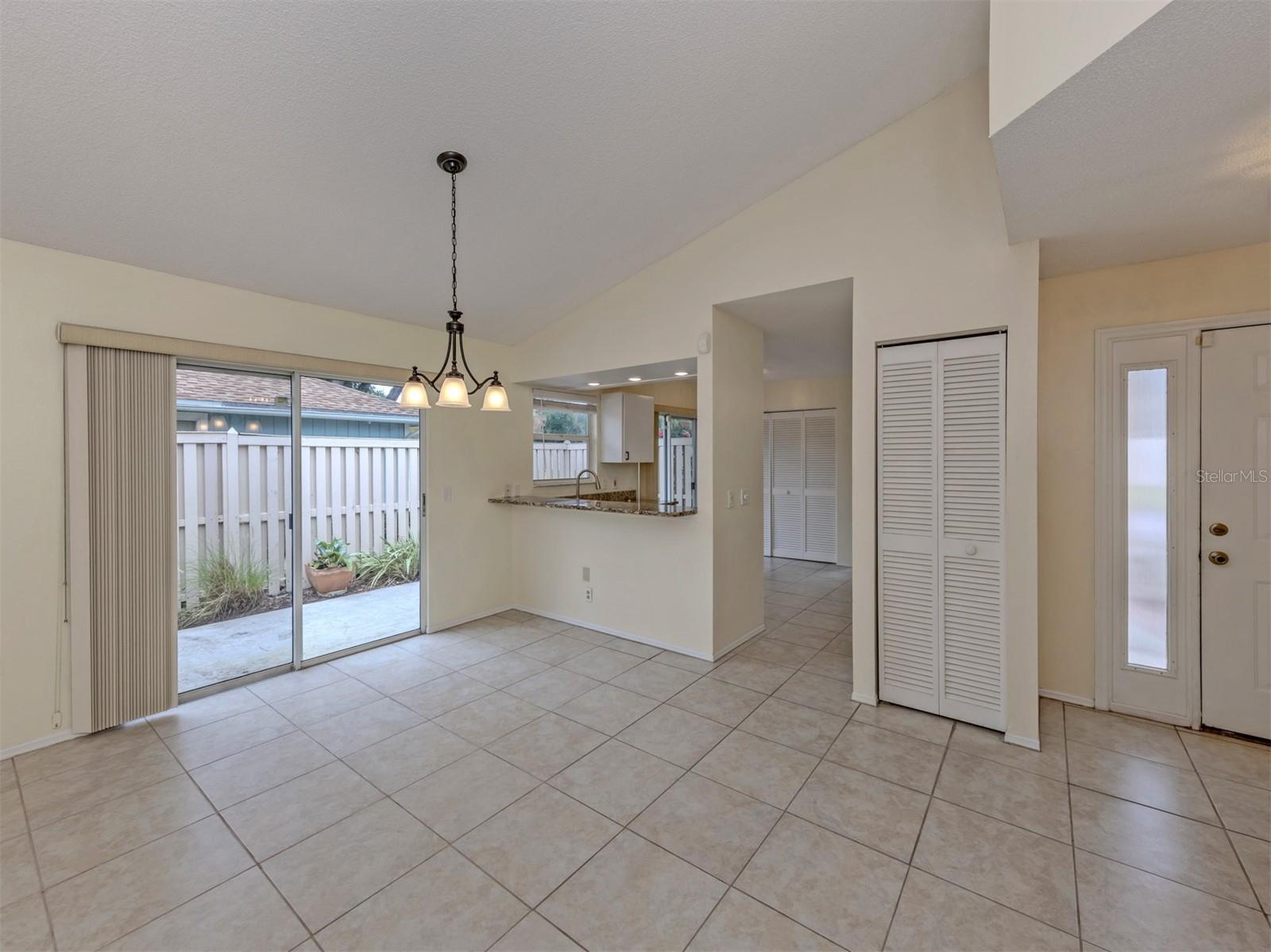 860 CHATHAM DR #860 — photo 8