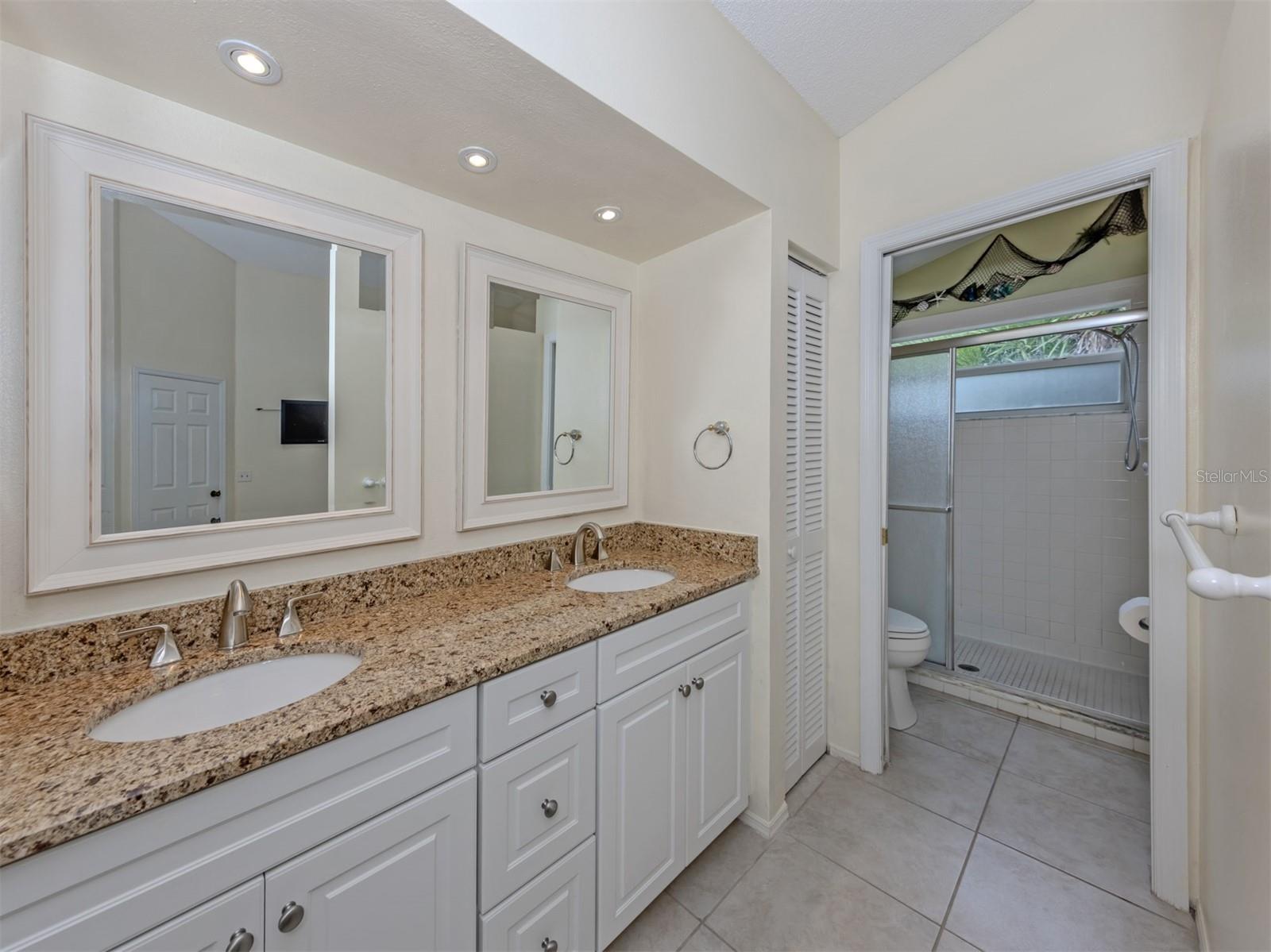 860 CHATHAM DR #860 — photo 20