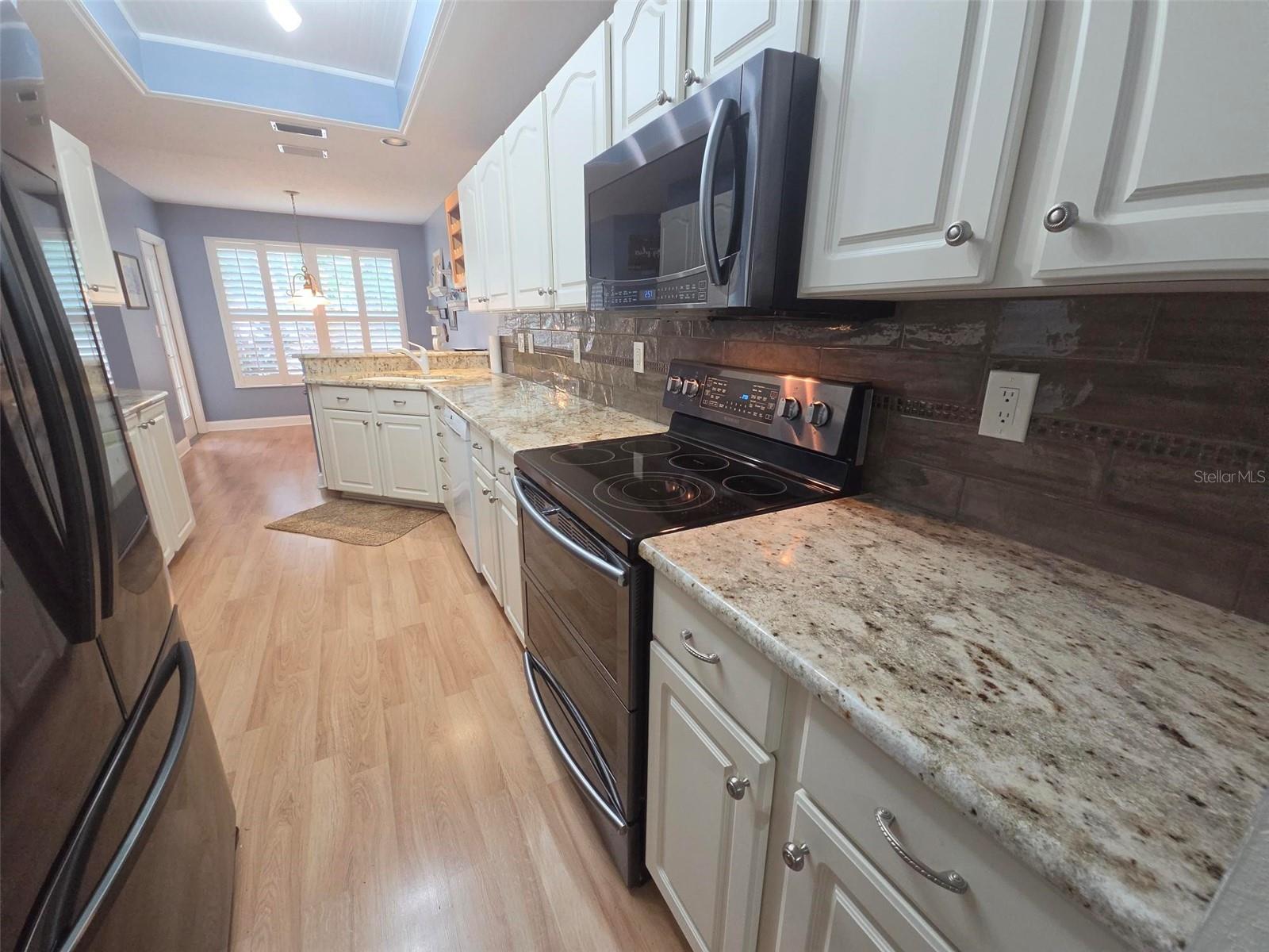 450 DATE PALM CT NE — photo 10