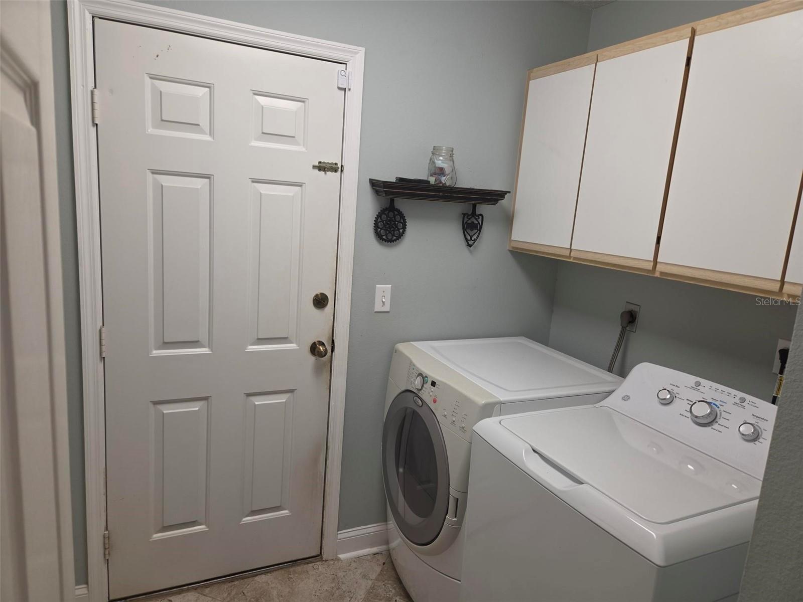 450 DATE PALM CT NE — photo 31