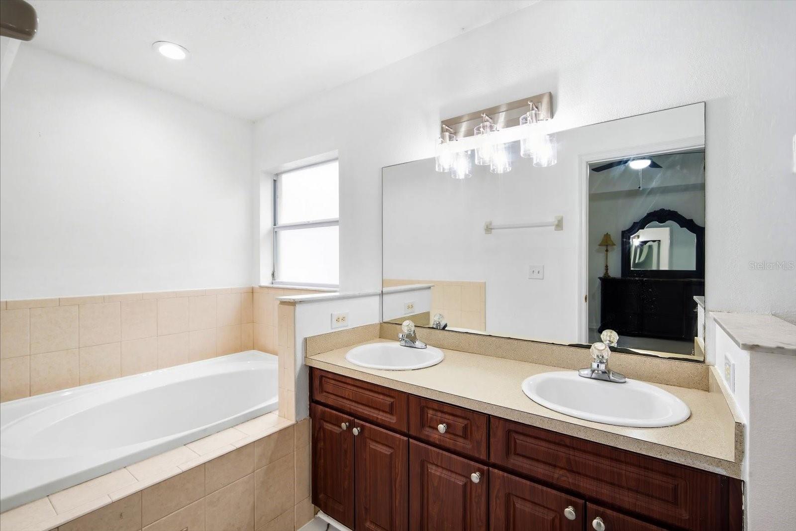 3005 W CHESTNUT ST — photo 19