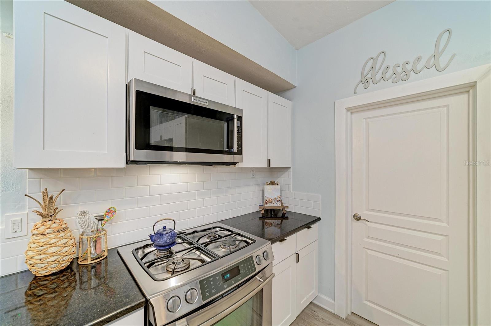 126 HOLLY AVE — photo 15