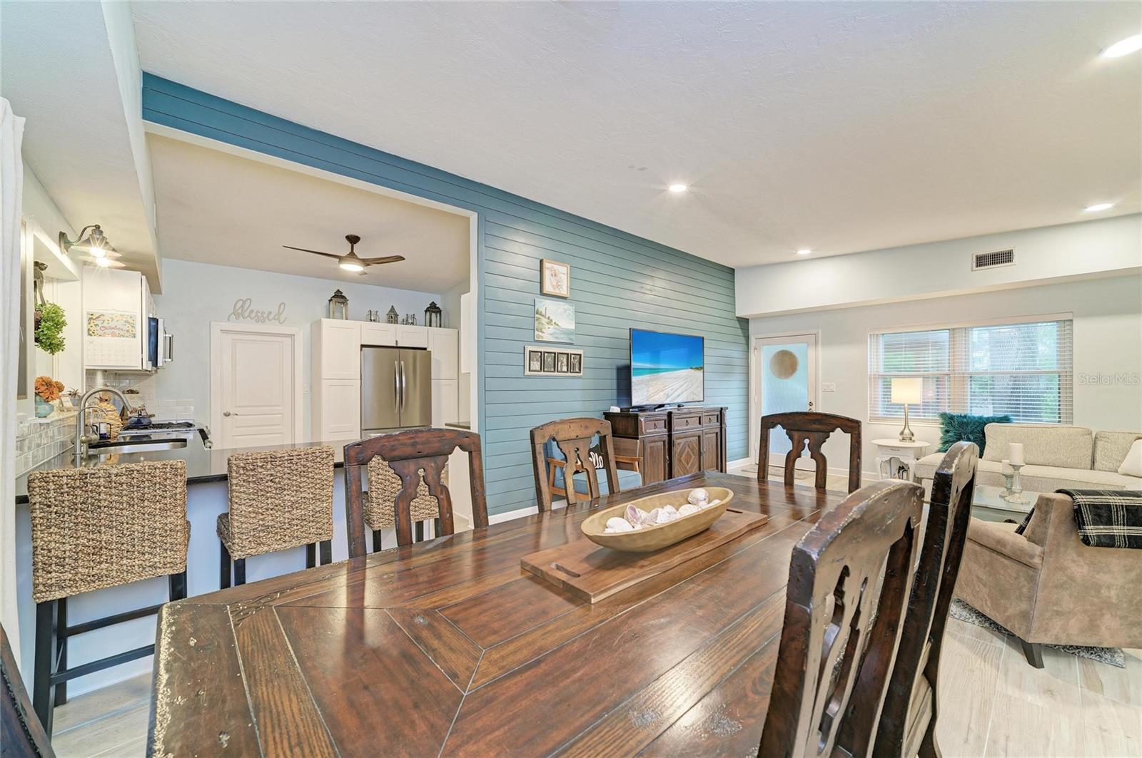 126 HOLLY AVE — photo 11