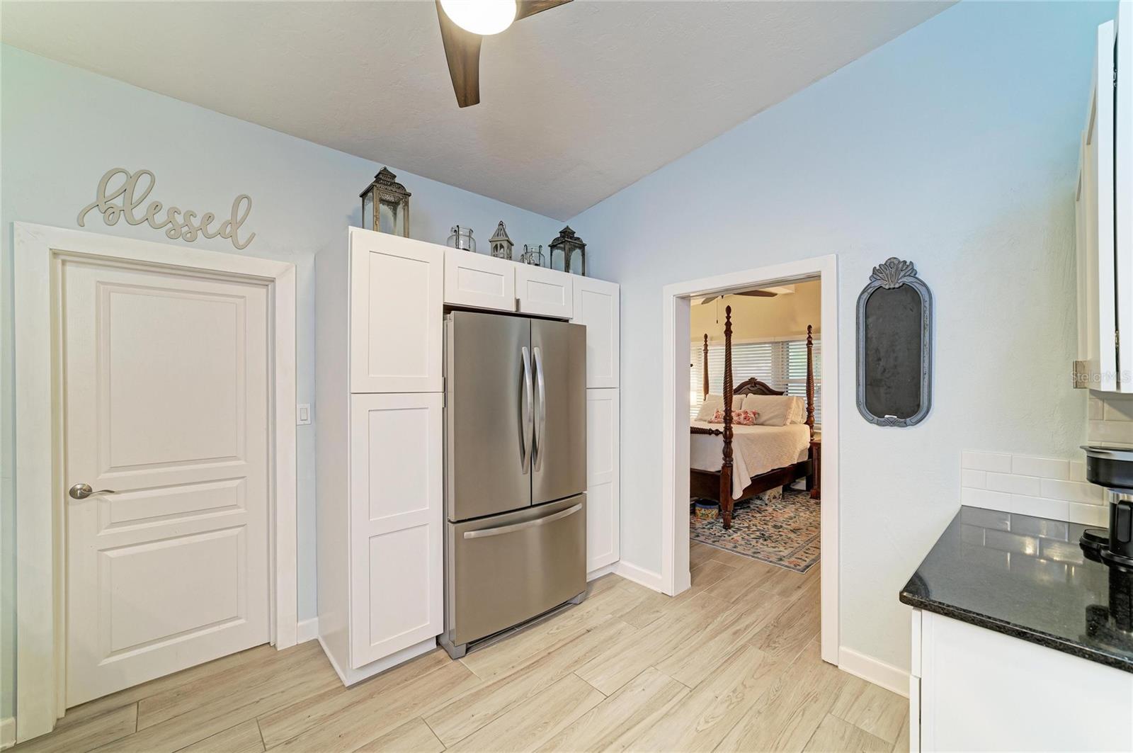 126 HOLLY AVE — photo 18