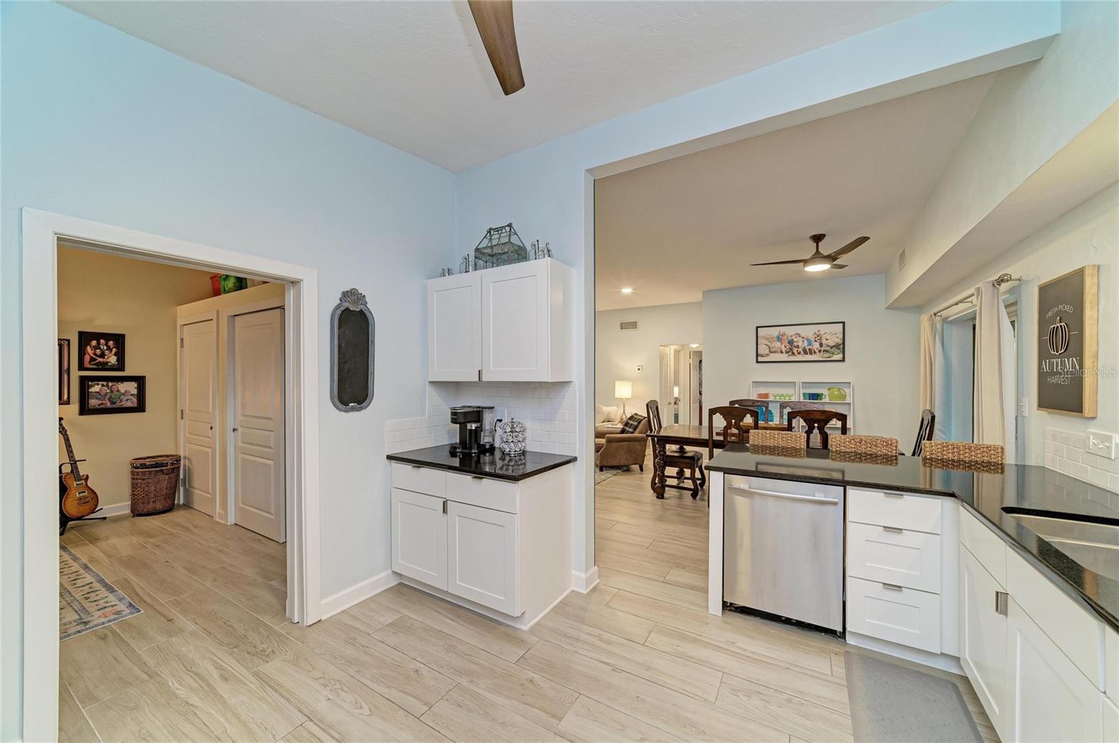 126 HOLLY AVE — photo 17