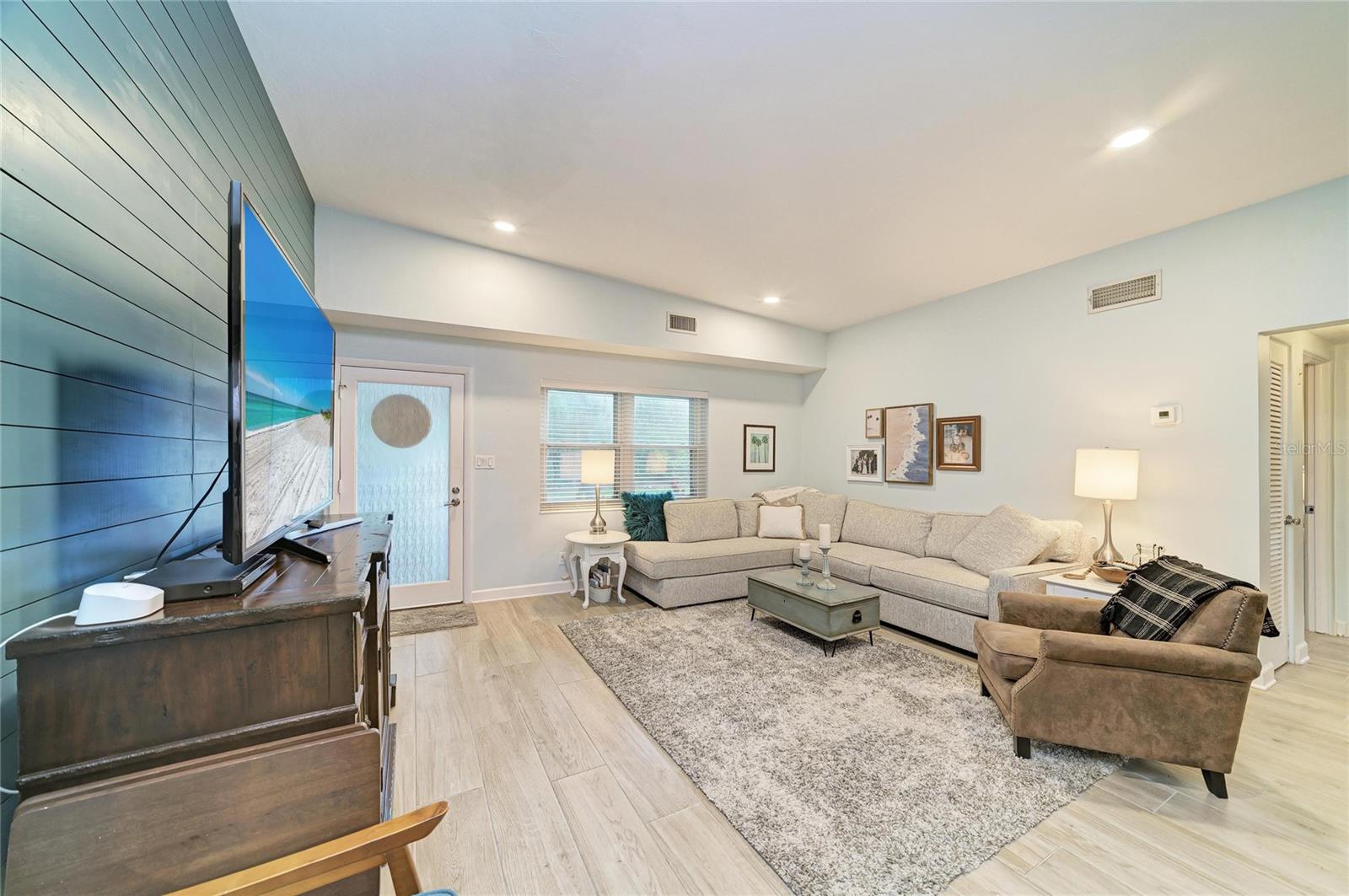 126 HOLLY AVE — photo 8