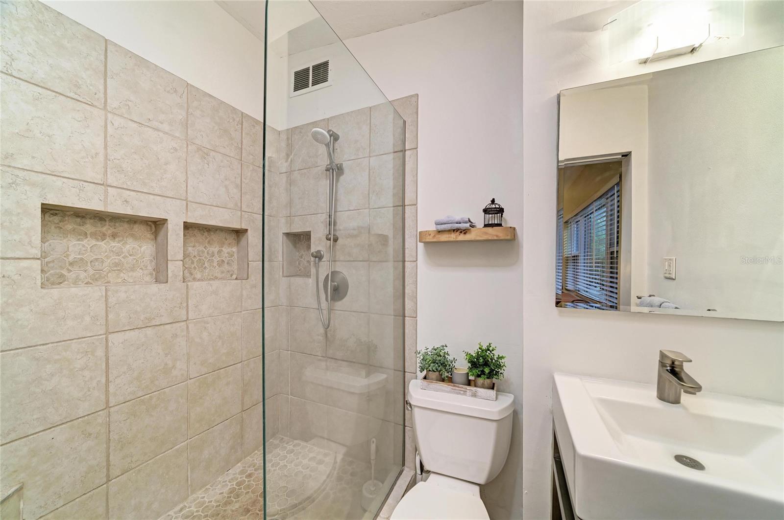 126 HOLLY AVE — photo 22