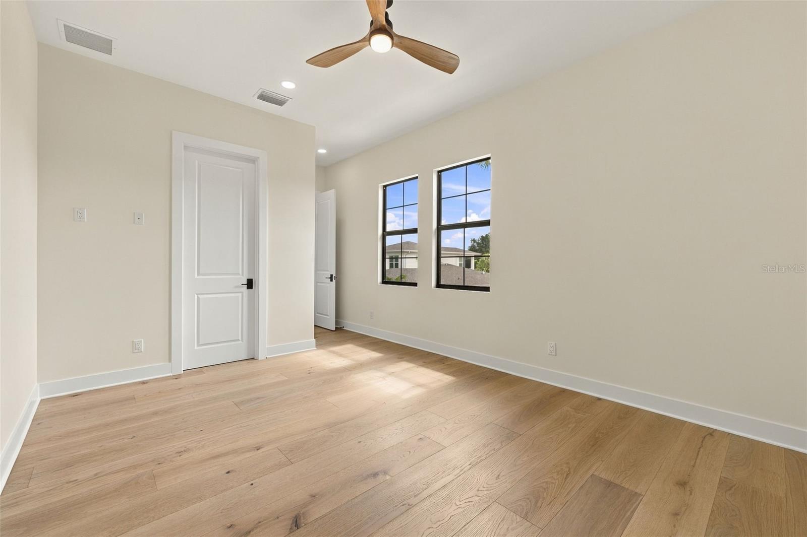 3604 W LEONA ST — photo 32