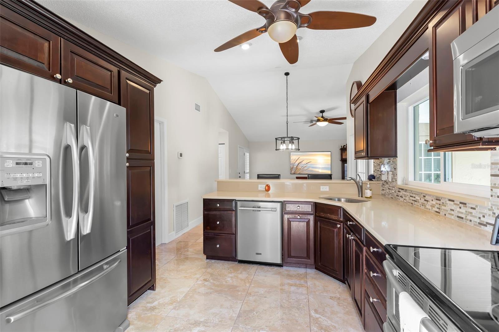 495 ST TROPEZ CIR NE — photo 10