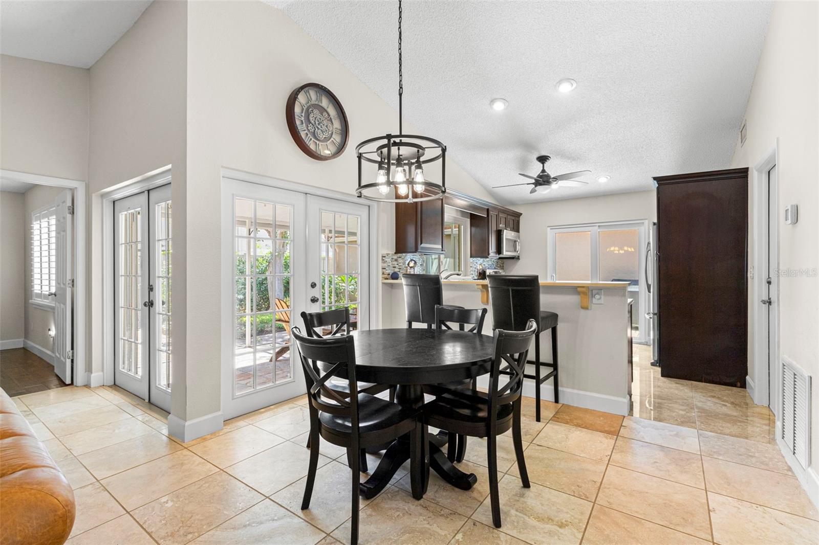 495 ST TROPEZ CIR NE — photo 6