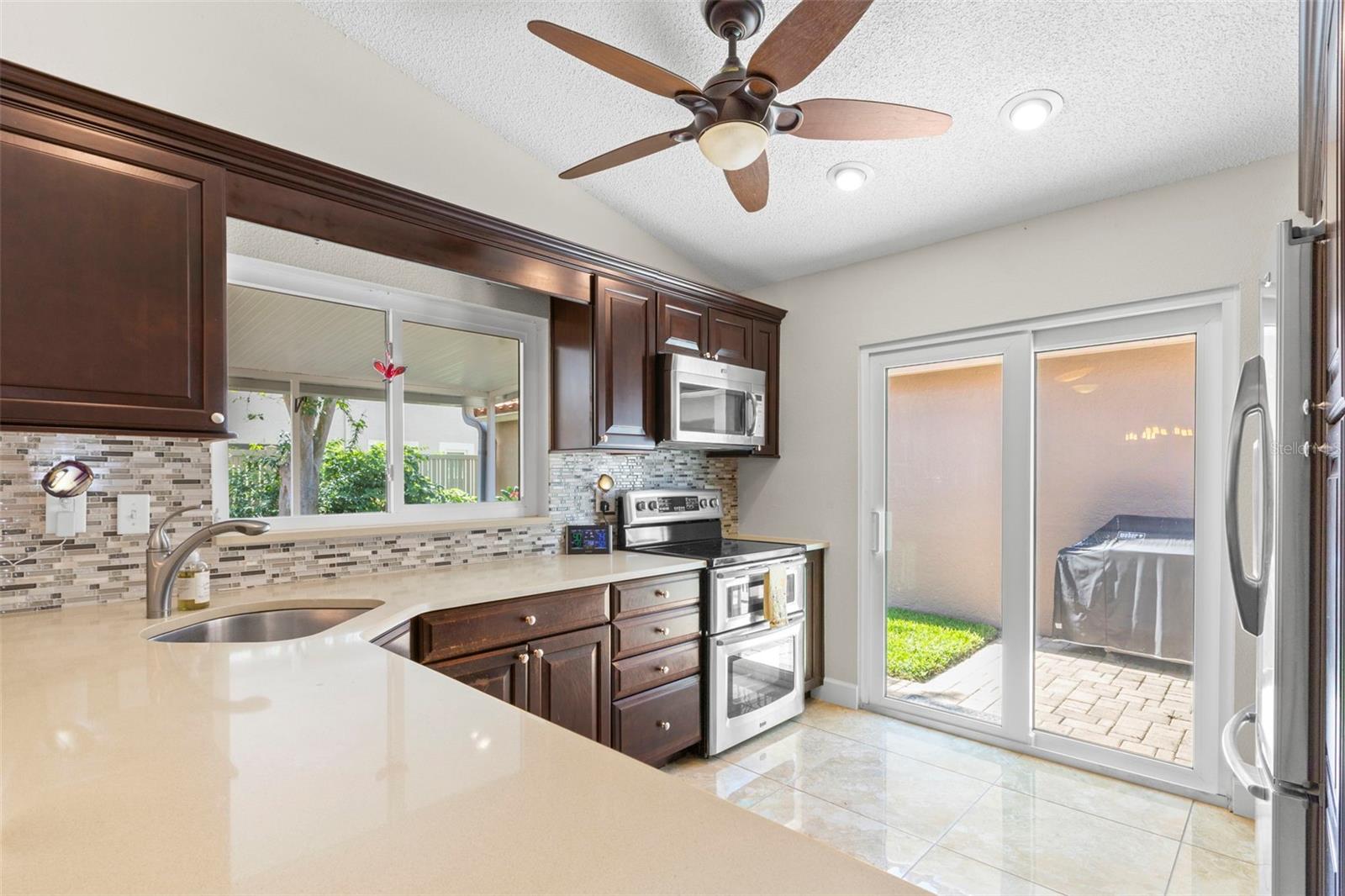 495 ST TROPEZ CIR NE — photo 9