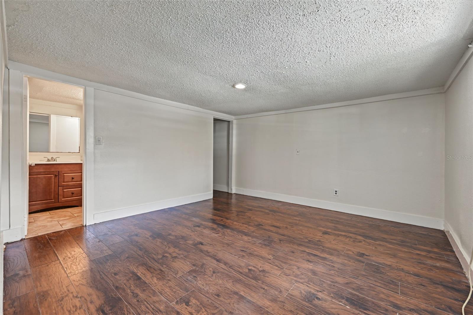 1301 E 18TH AVE — photo 24