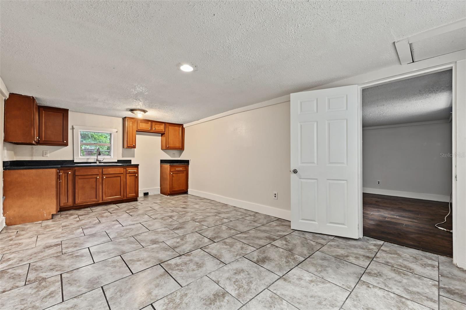 1301 E 18TH AVE — photo 23