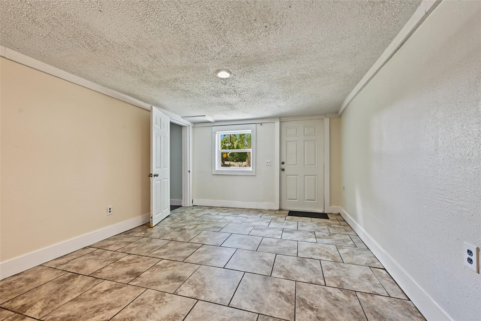 1301 E 18TH AVE — photo 19