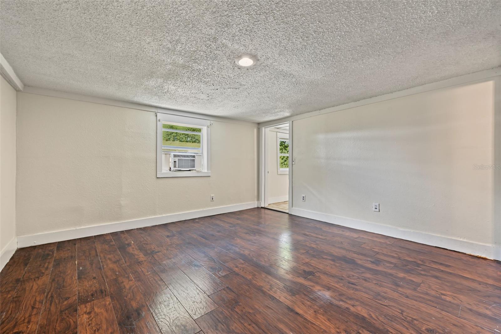 1301 E 18TH AVE — photo 25