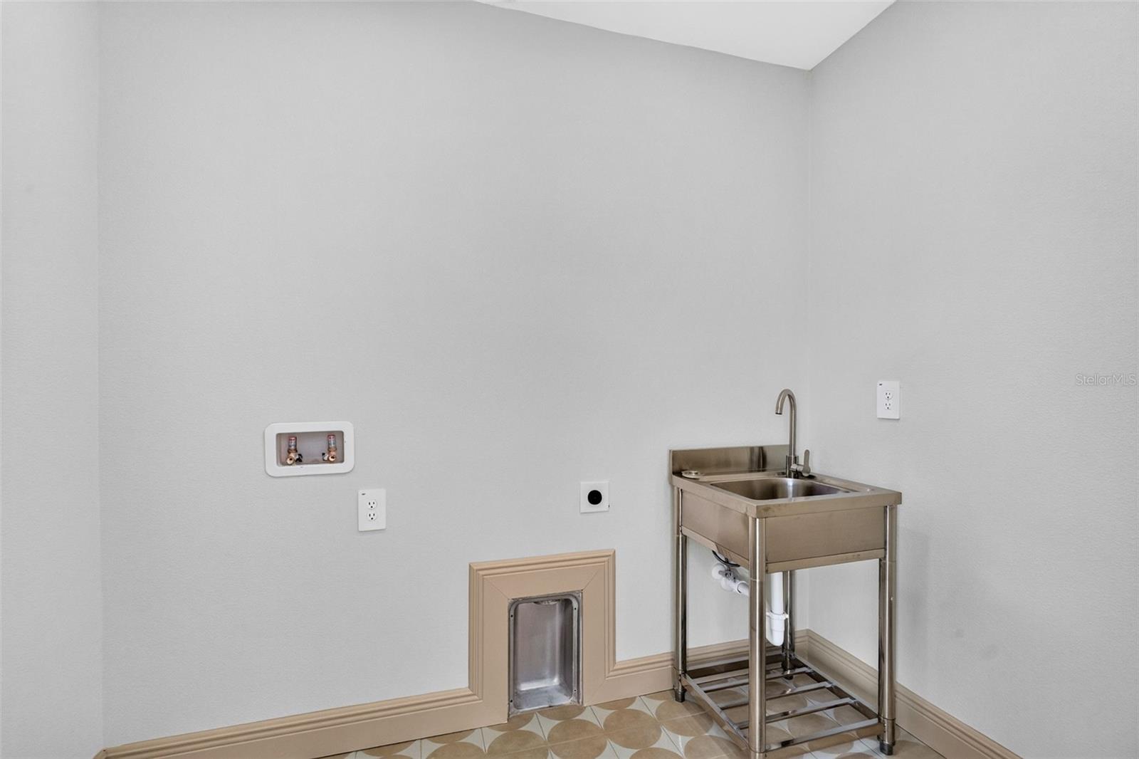 3486 FLORAL DR — photo 10