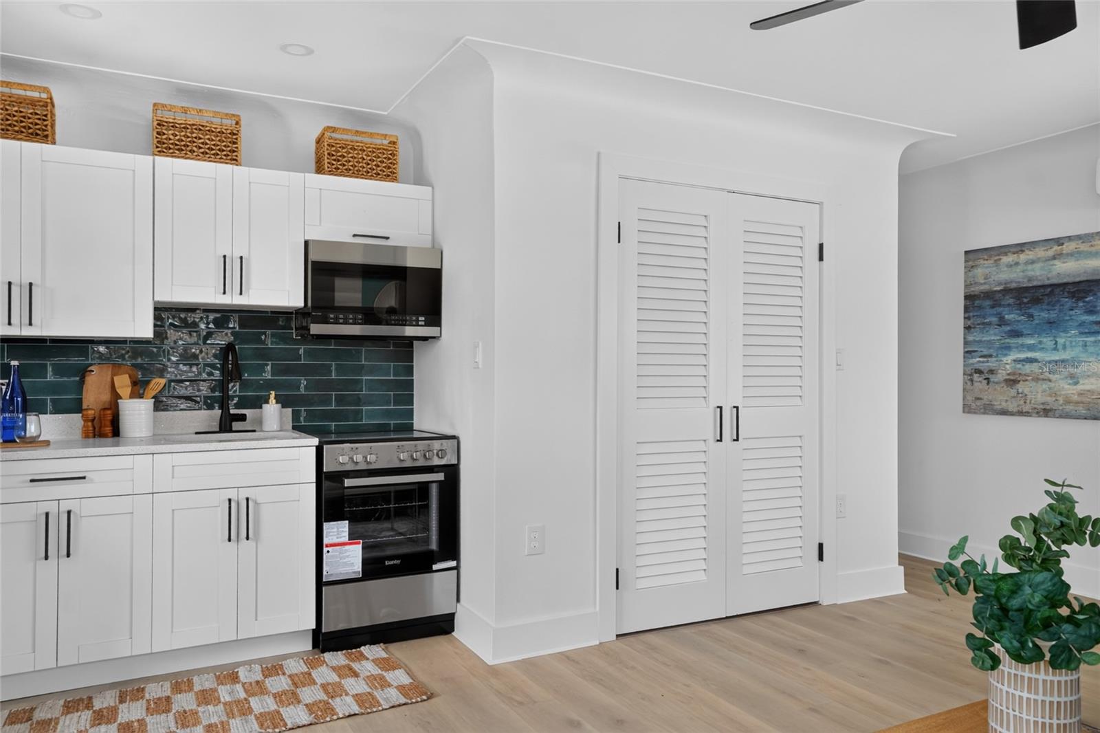 600 COREY AVE — photo 5