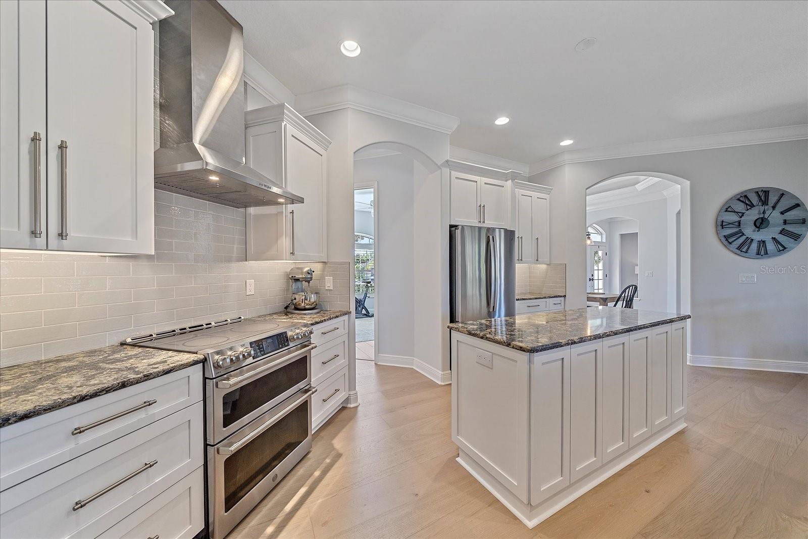 366 S CREEK CT — photo 16