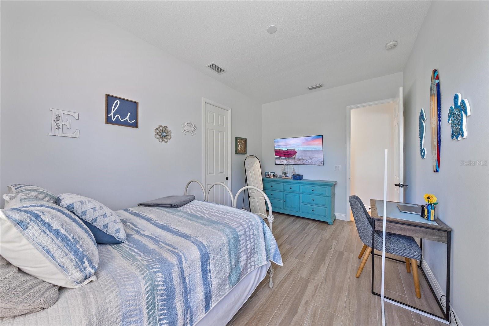 366 S CREEK CT — photo 30